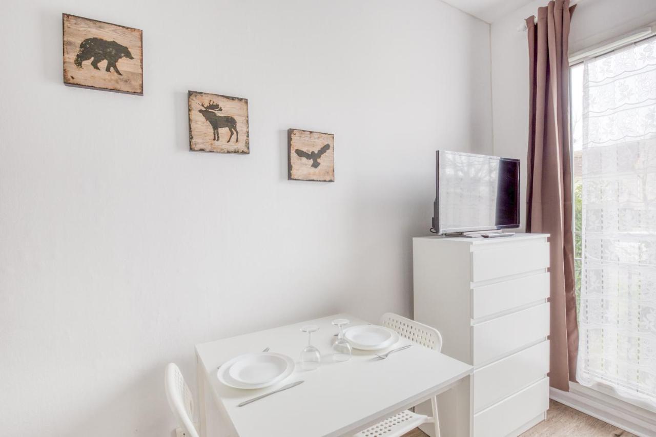 Le Petit Magny Apartment Luaran gambar